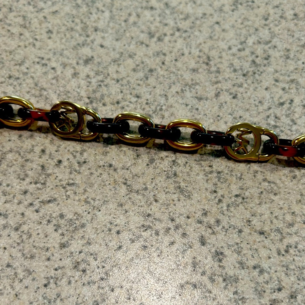 Beautiful Micheal Kors bracelet - Picture 3 of 3